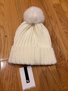 Women’s NWT Nine West ivory beanie